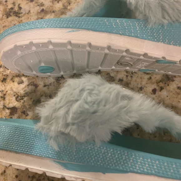 ❌SOLD❌ 😻Babyphat Fur Sandals - Picture 7 of 9